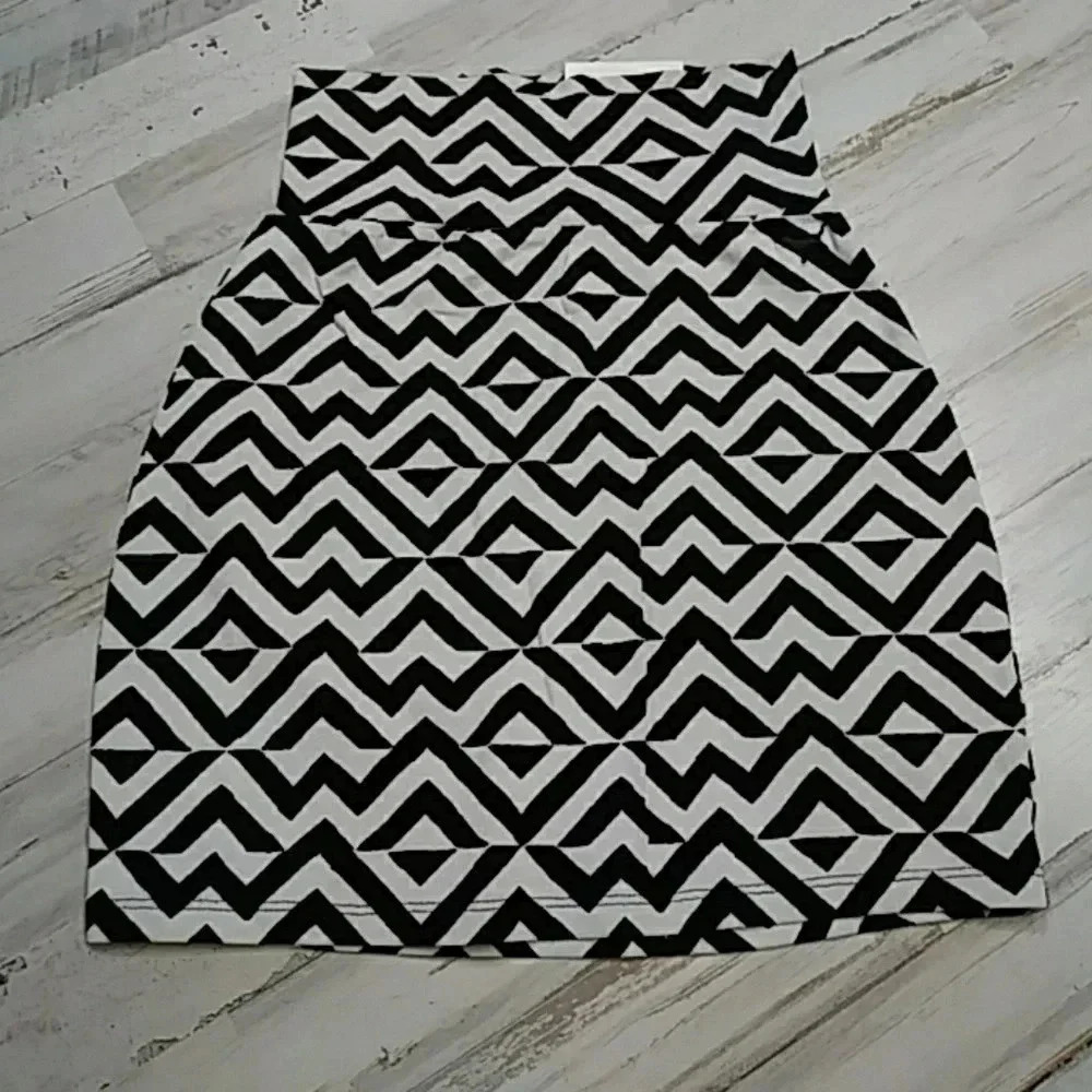 VS Pink High Waisted Chevron Skirt XS Stripe NWT v6x